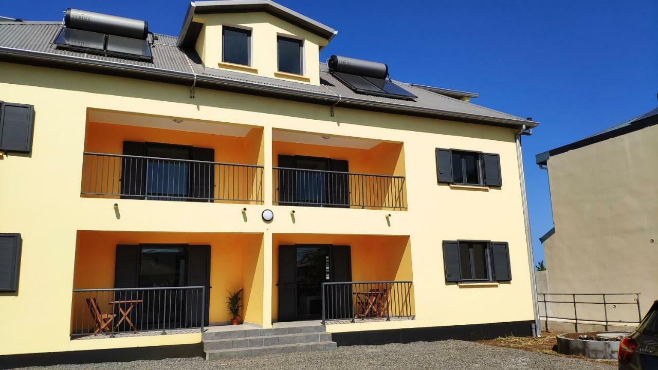 Le Shanti Saint Pierre Bagian luar foto